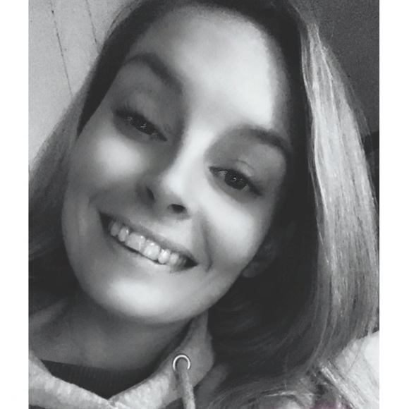 Meet your Posher, April - Picture 1 of 2